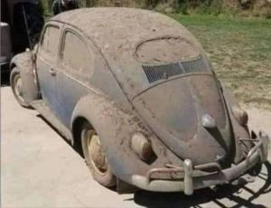 une coccinelle toute rouillée