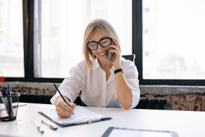 Découvrez comment une formation à la prospection téléphonique efficace peut transformer vos appels en véritables machines à vendre.