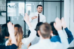 Découvrez comment la formation peut être un levier stratégique pour la fidélisation des collaborateurs et améliorer votre compétitivité.