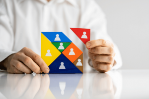 Manager une équipe intergénérationnelle, ça se mérite ! Découvrez comment faire cohabiter toutes les générations sans lancer les hostilités.