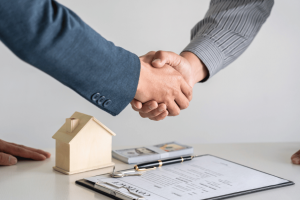 Découvrez comment rendre vos commerciaux irremplaçables face à l’IA grâce au développement des compétences humaines et relationnelles.