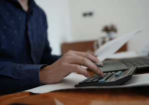 Travailler avec des salariés dys : besoins, pratiques, consails ! Découvrez comment renforcer collaboration et inclusion en entreprise.